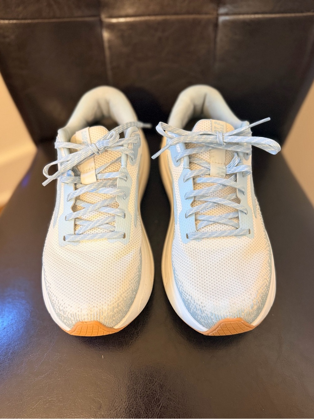 Brooks Ghost Max 2 Sneakers | Women’s 8.5 | Coconut Milk/Winter Sky